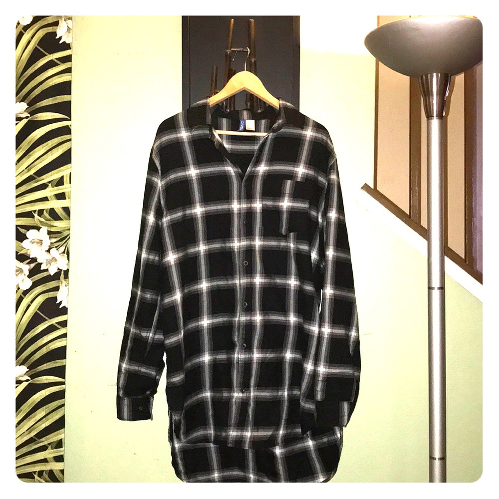 Black/White H&M Plaid Button up top/dress- Large